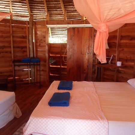 Hotel Tawan Bar And Bungalow Ko Phra Thong Exterior foto