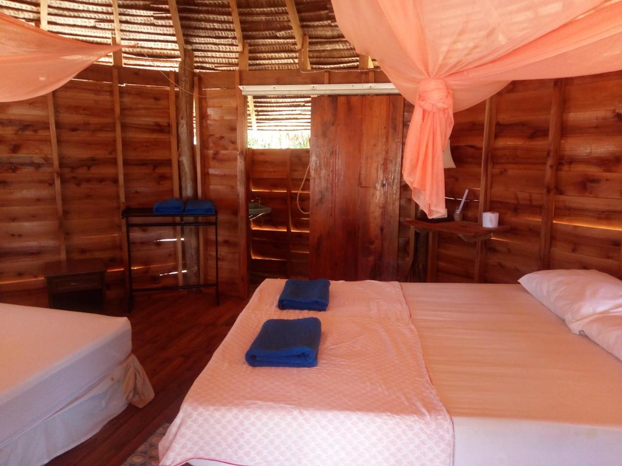 Hotel Tawan Bar And Bungalow Ko Phra Thong Exterior foto